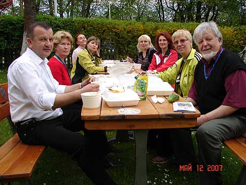 als07-03.jpg (42778 bytes)
