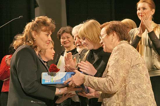 zo09-15.jpg (31860 bytes)