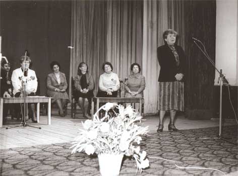 lne042.jpg (22068 bytes)